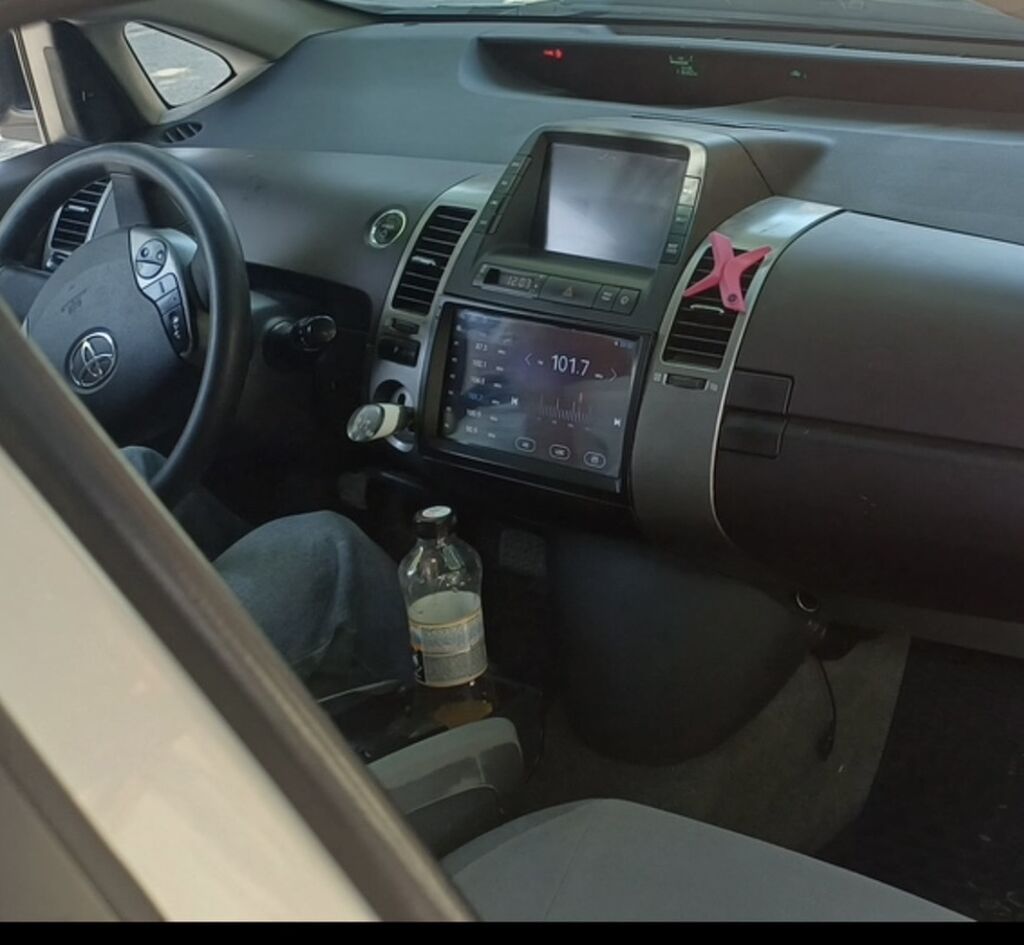 Toyota Prius: 2004 г., 1.5 л, Автомат, Гибрид, Хэтчбэк: фото 5