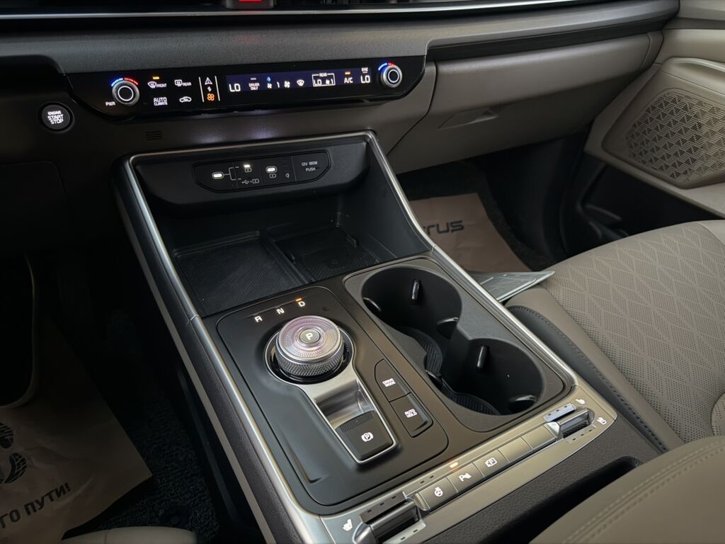 Kia Carnival: 2024 г., 1.6 л, Автомат, Гибрид, Минивэн: фото 8