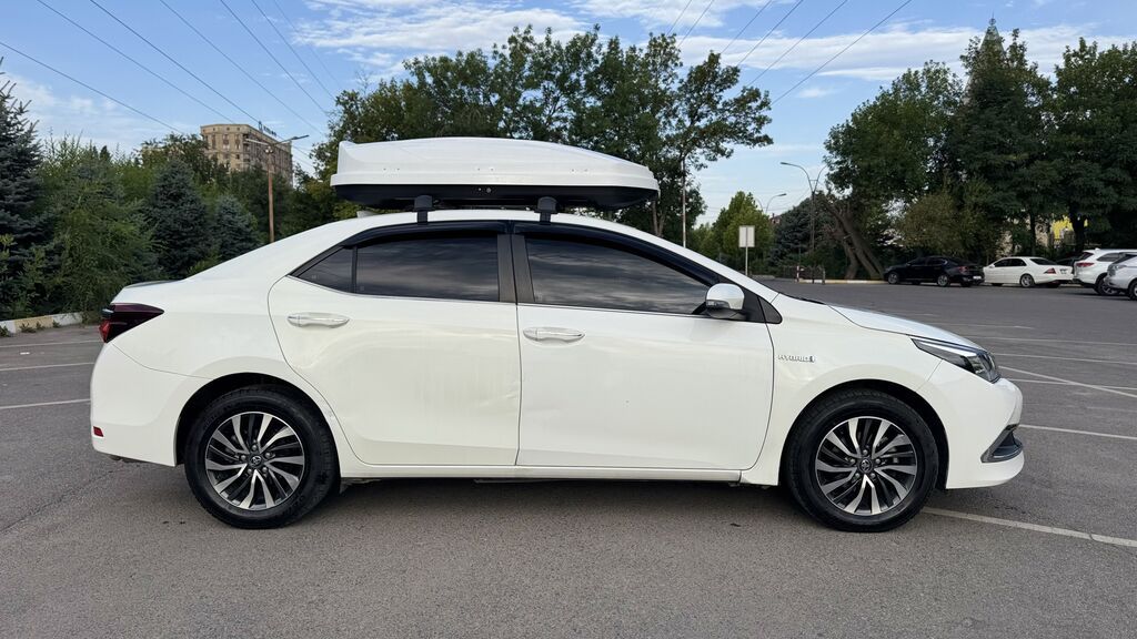 Toyota Corolla: 2019 г., 1.8 л, Гибрид: фото 2