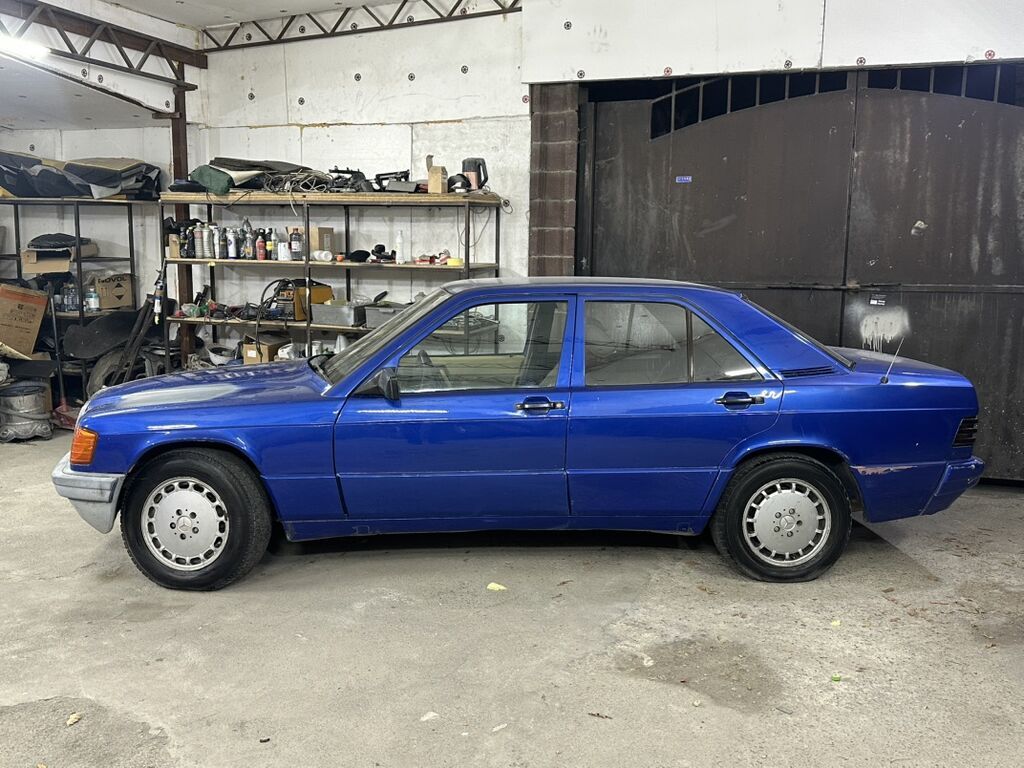 Mercedes-Benz 190: 1989 г., 2 л, Механика, Бензин, Седан: фото 3