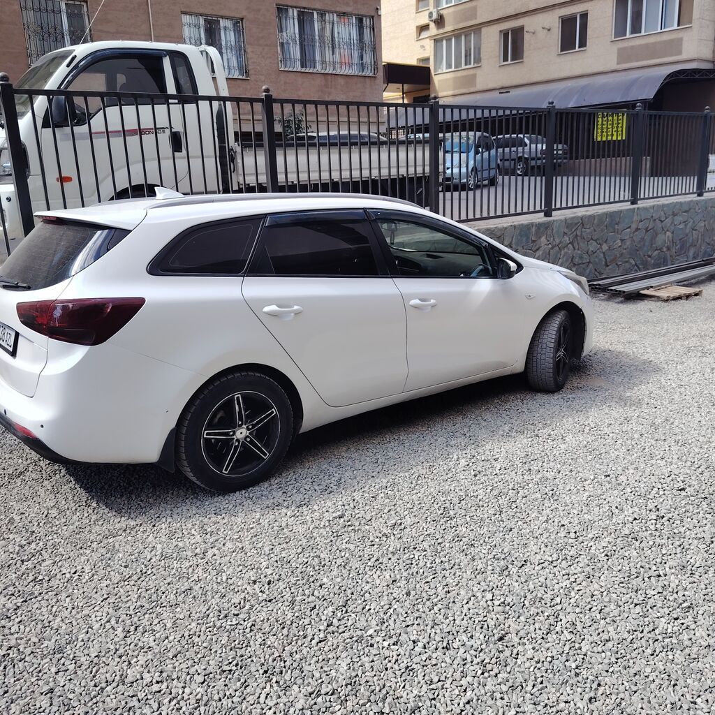 Kia Ceed: 2017 г., 1.6 л, Автомат, Бензин, Универсал: фото 3