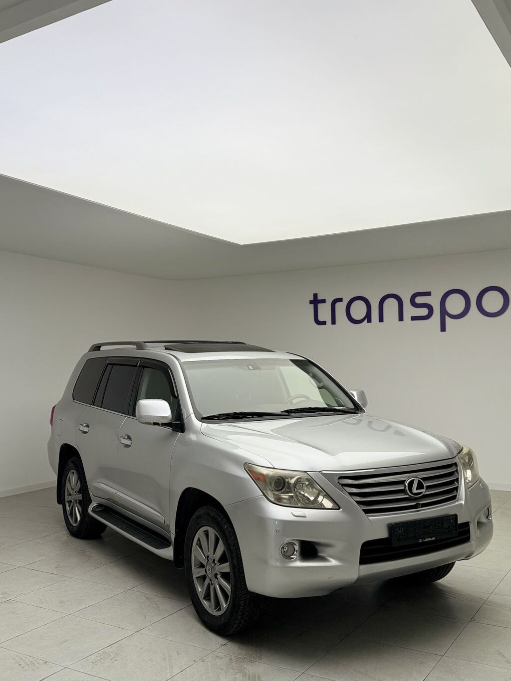 Lexus LX: 2010 г., 5.7 л, Автомат, Бензин, Кроссовер: фото 2