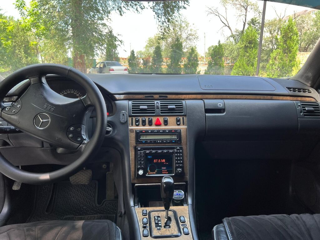 Mercedes-Benz E-Class: 2001 г., 4.3 л, Автомат, Бензин, Седан — фото 2