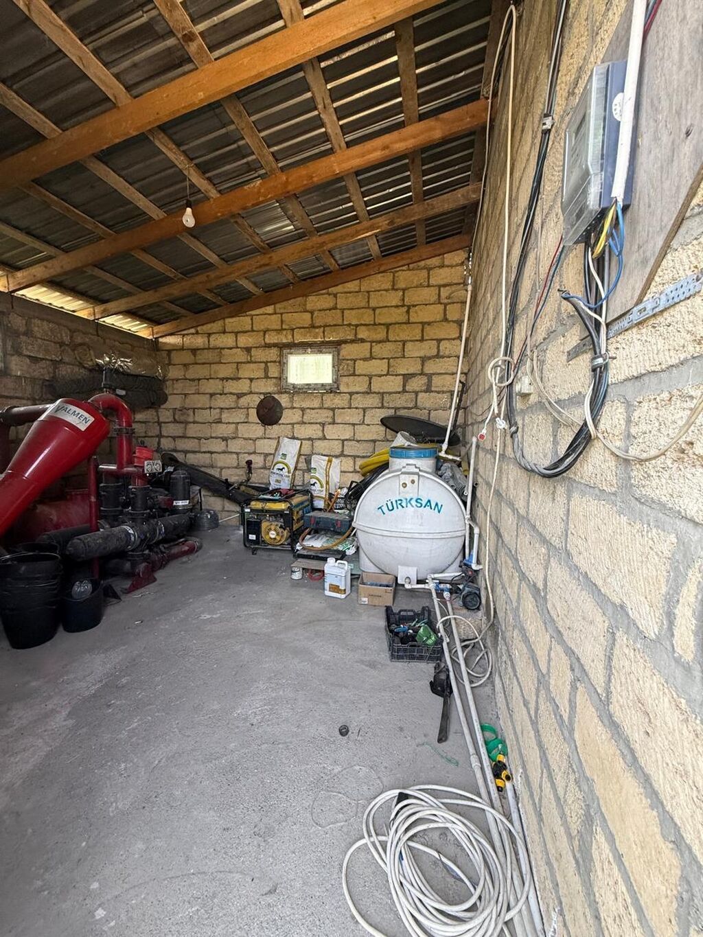 Xaçmaz rayon yergüc kəndində 4 hektar intensiv bag satılır. Gölü var