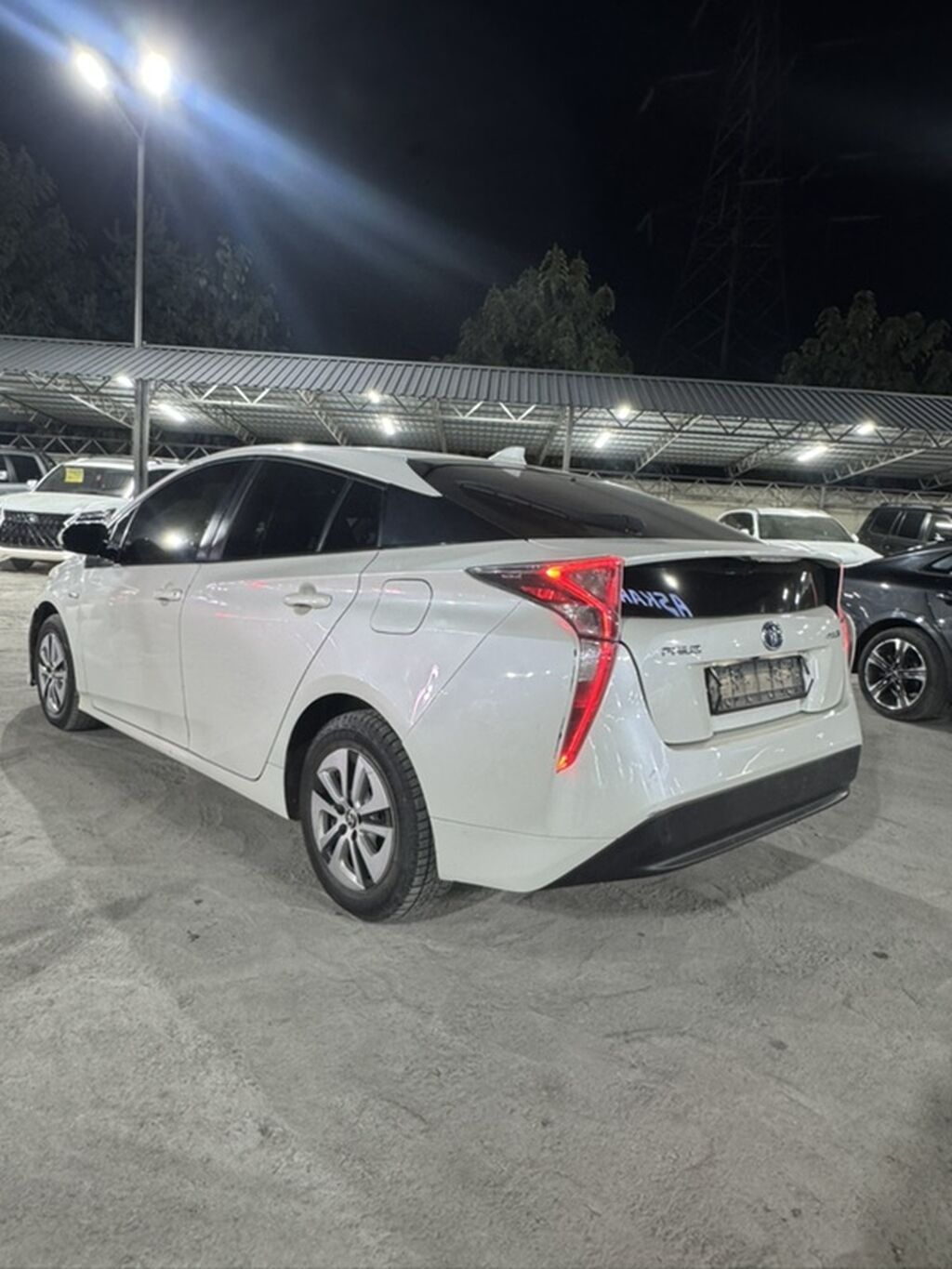 Toyota Prius: 2016 г., 1.8 л, Вариатор, Гибрид, Хэтчбэк: фото 3