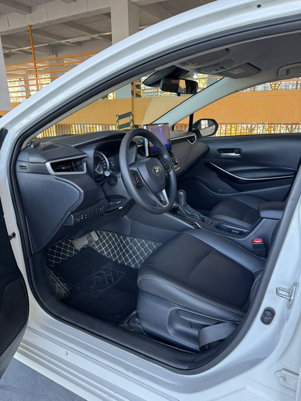 Toyota Corolla: 2019 г., 1.8 л, Вариатор, Гибрид, Седан: фото 8