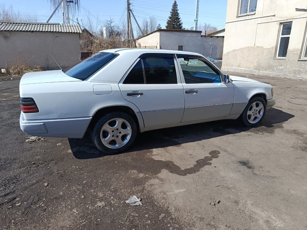 Mercedes-Benz W124: 1990 г., 2 л, Механика, Седан: фото 3