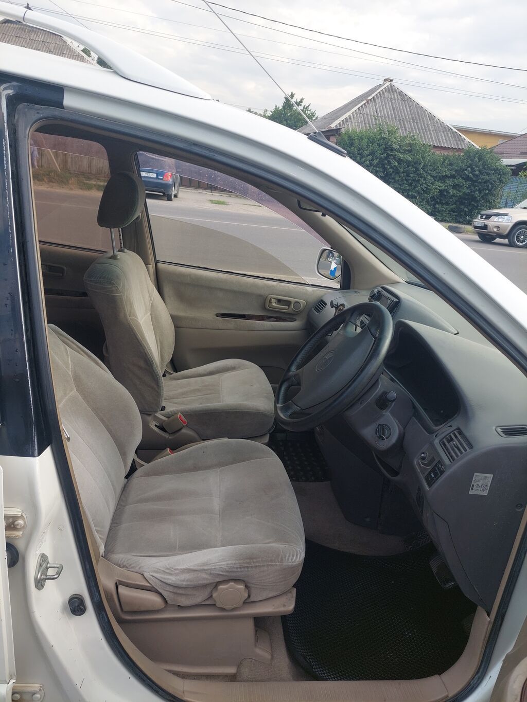 Toyota Ipsum: 2000 г., Автомат, Бензин, Минивэн: фото 3