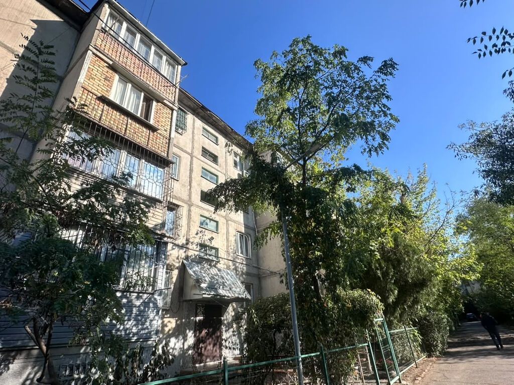 2 комнаты, 43 м², 4 мкр 104 серия, 2 этаж, Старый ремонт: фото 1