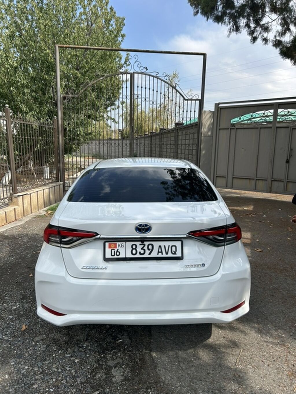 Toyota Corolla: 2019 г., 1.8 л, Вариатор, Гибрид, Седан: фото 2