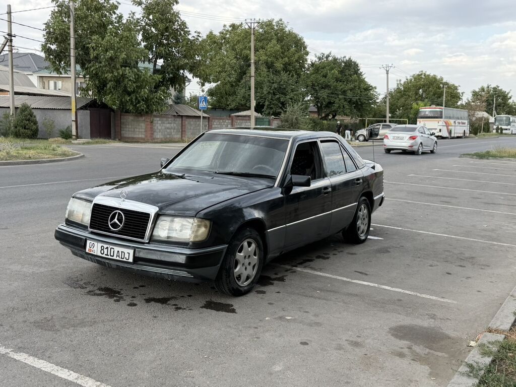 Mercedes-Benz W124: 1990 г., 2.3 л, Механика, Бензин, Седан: фото 2