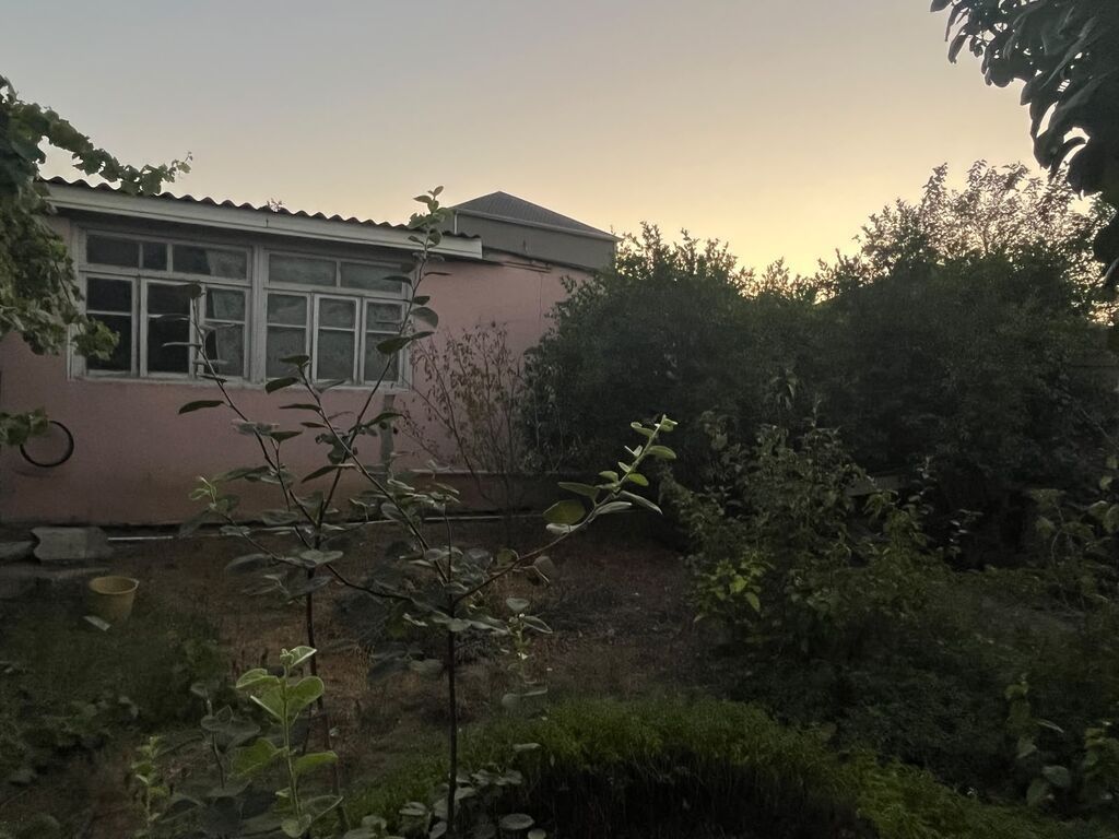 Satılır: həyəti olan fərdi yaşayış evi - Torpaq sahəsi: həyətyanı bağ