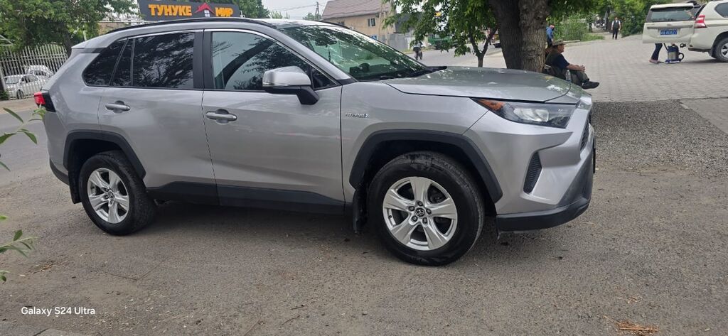 Toyota RAV4: 2019 г., 2.5 л, Автомат, Бензин, Кроссовер: фото 2