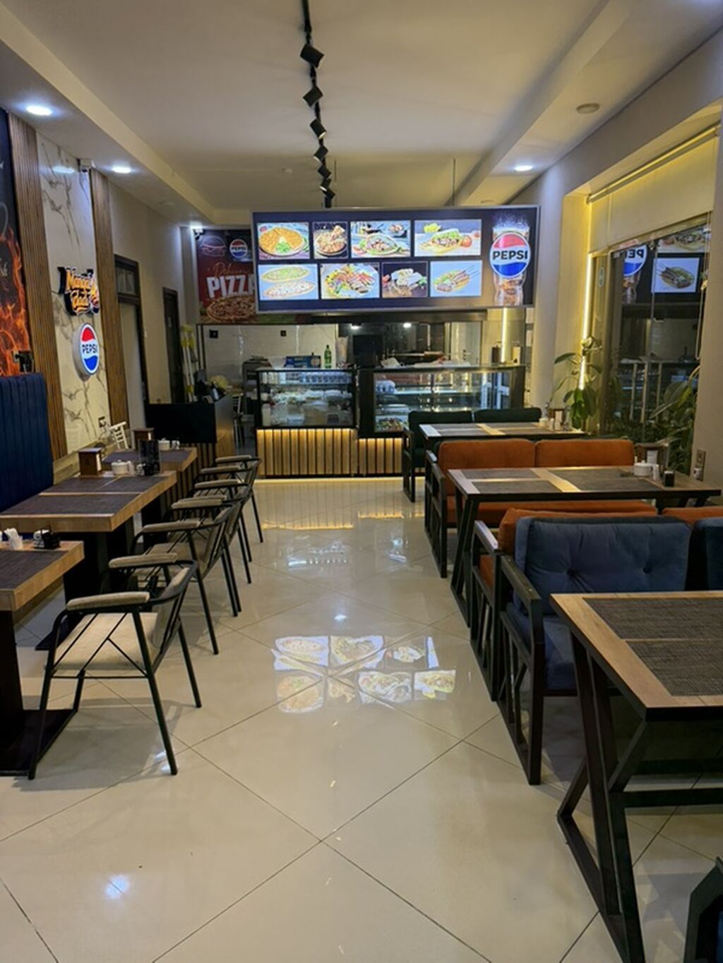 Pizza, Pide, Lahmacun və Kabab-Dürüm restoranı - Mərkəzi yerdə