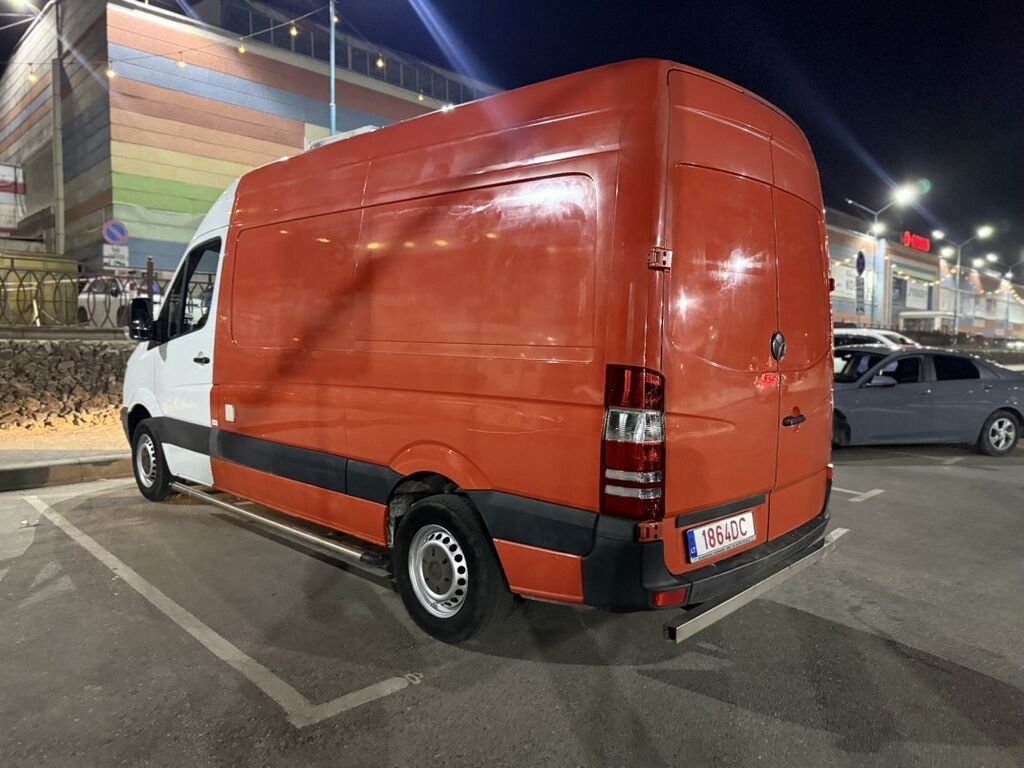 Mercedes-Benz Sprinter (поколение W906), цельнометаллический фургон: фото 3