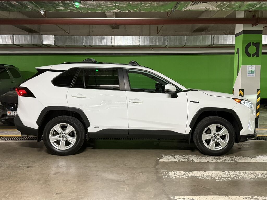 Toyota RAV4: 2021 г., 2.5 л, Автомат, Гибрид, Кроссовер: фото 6