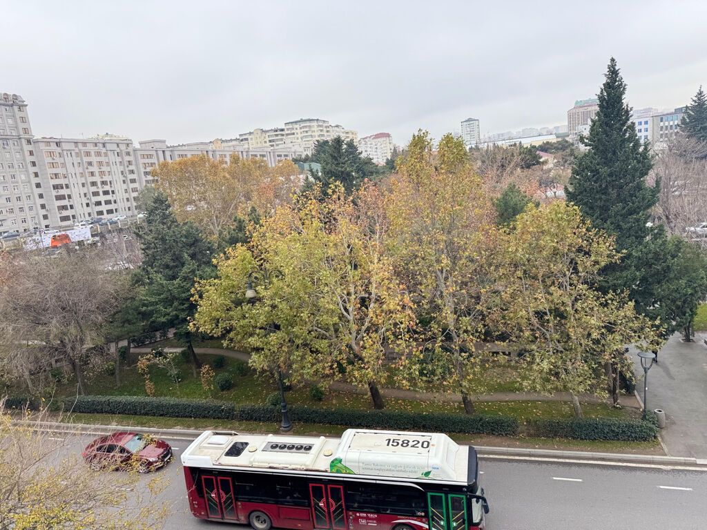 Bakı, Binəqədi qəs., 3 otaqlı, Köhnə tikili, m. Gənclik, 75 kv. m