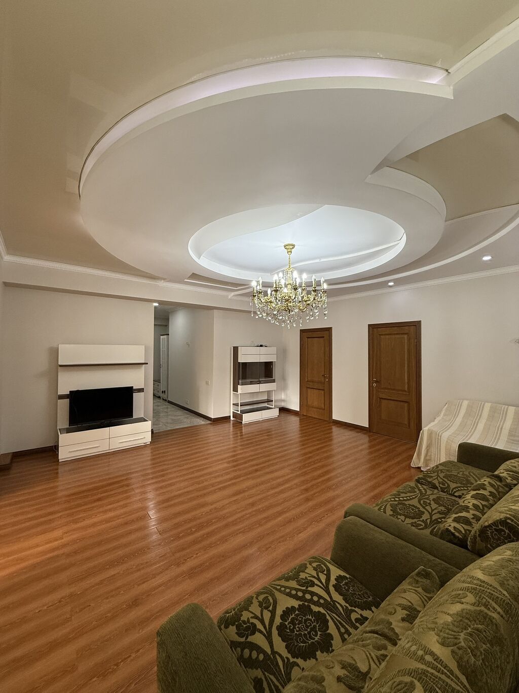Продам 3-комн. квартиру, 121 м², 3/10 эт.: фото 3