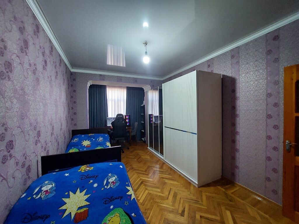 Bakı, Bakıxanov qəs., 4 otaqlı, Köhnə tikili, m. Neftçilər, 100 kv. m