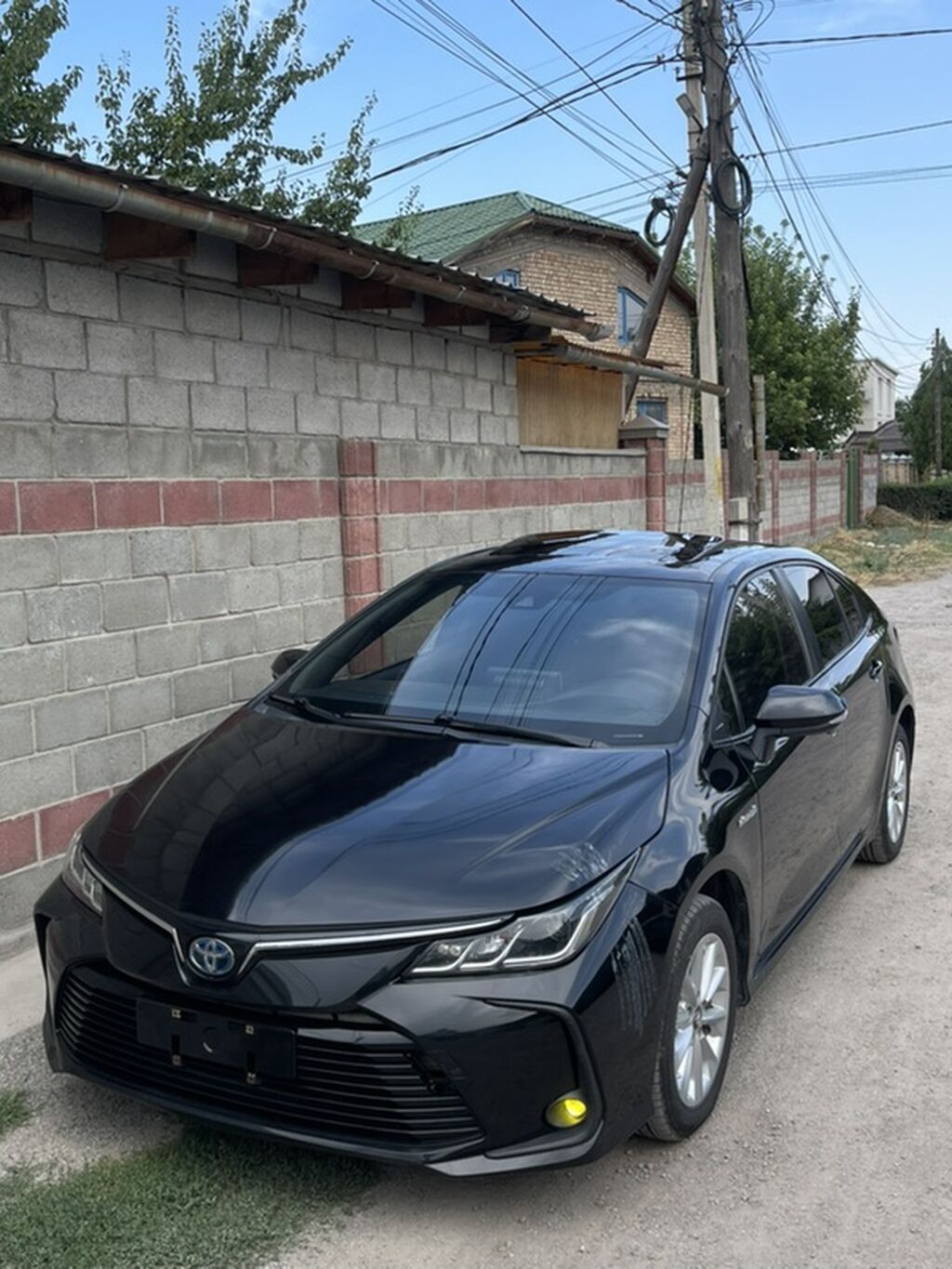 Toyota Corolla: 2019 г., 1.8 л, Вариатор, Гибрид, Седан: фото 2