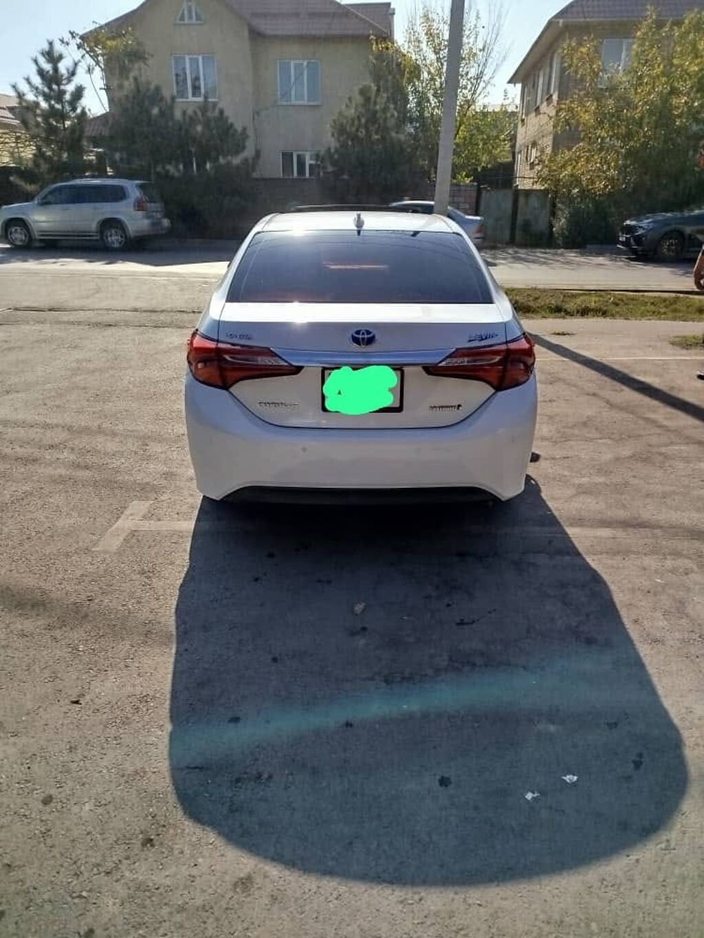 Toyota Corolla: 2016 г., 1.8 л, Робот, Гибрид, Седан: фото 2