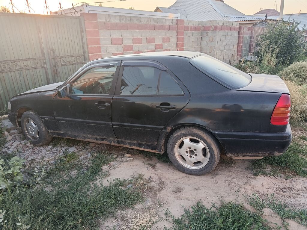 Mercedes-Benz C-Class: 1995 г., 2 л, Автомат, Бензин, Седан: фото 2