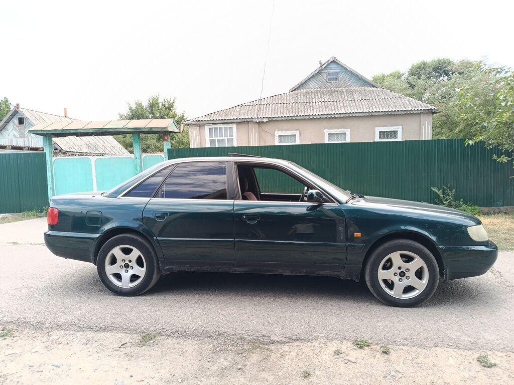 Audi 100: 1996 г., 2.6 л, Механика, Бензин, Седан: фото 3