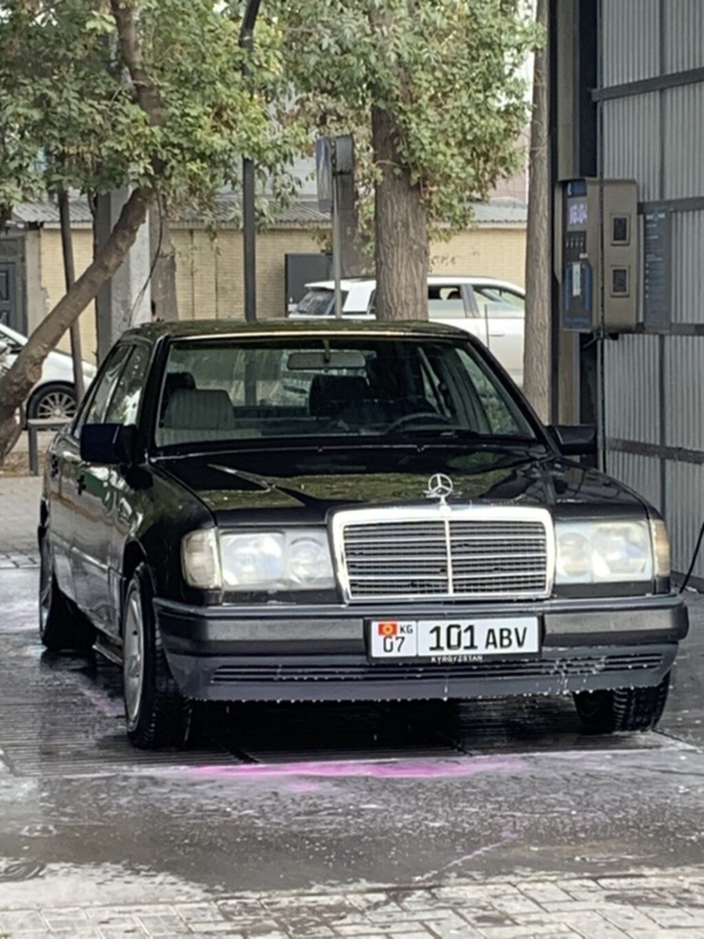 Mercedes-Benz E-Class: 1991 г., 2.3 л, Механика, Бензин, Седан: фото 1