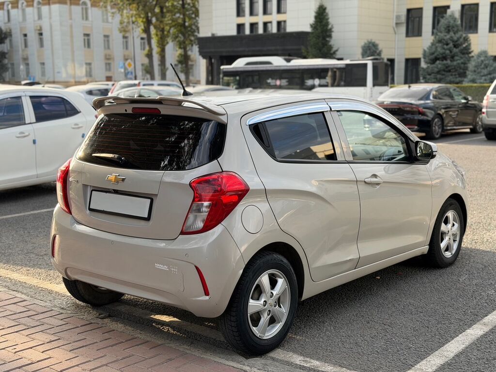 Chevrolet Spark: 2017 г., 1 л, Механика, Бензин, Хэтчбэк: фото 2