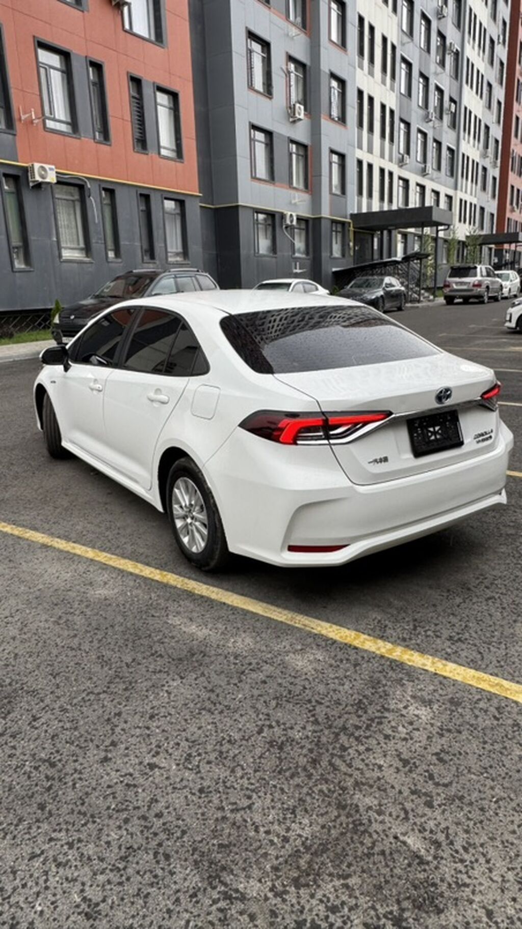 Toyota Corolla: 2022 г., 1.8 л, Автомат, Гибрид, Седан: фото 2