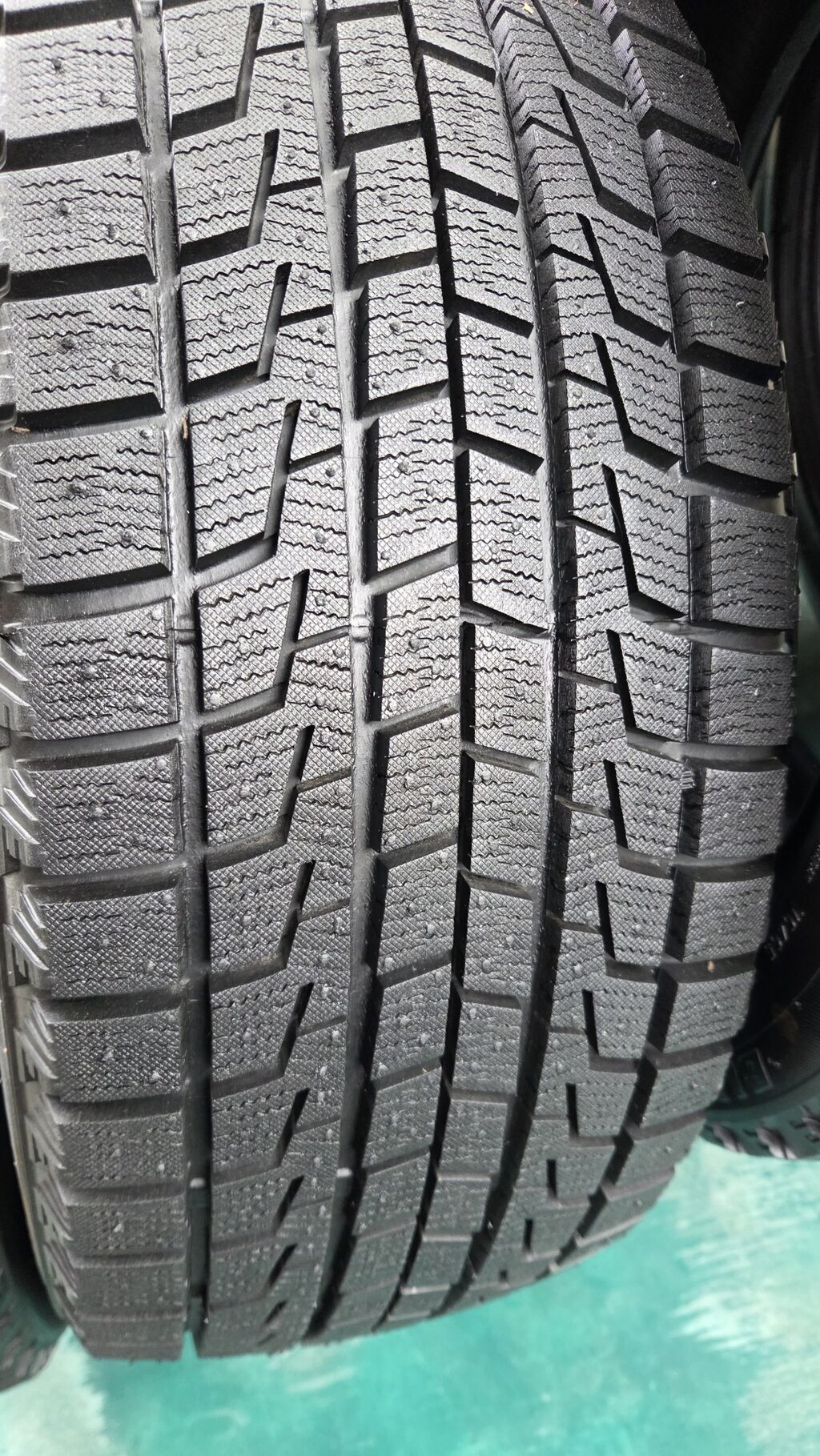 Комплект зимних шин Bridgestone Blizzak Revo1 - Размер: 215/45 R17 -: фото 3
