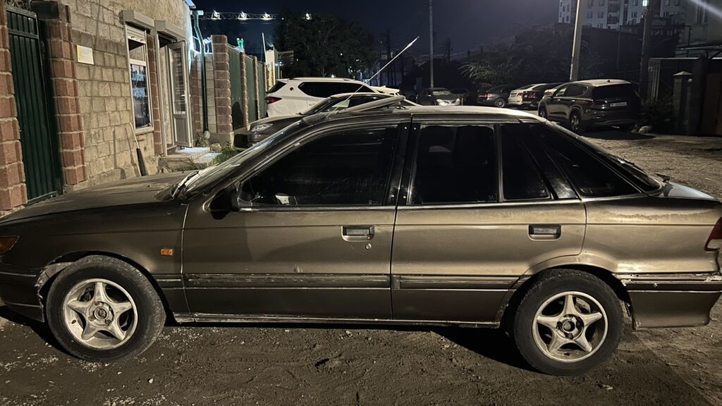 Mitsubishi Lancer: 1991 г., 1.5 л, Механика, Бензин: фото 4