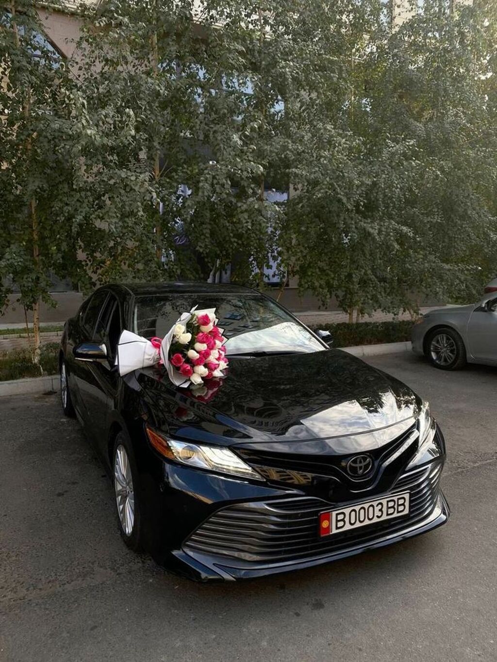 Toyota Camry, черный седан бизнес‑класса Аренда сутки без прав