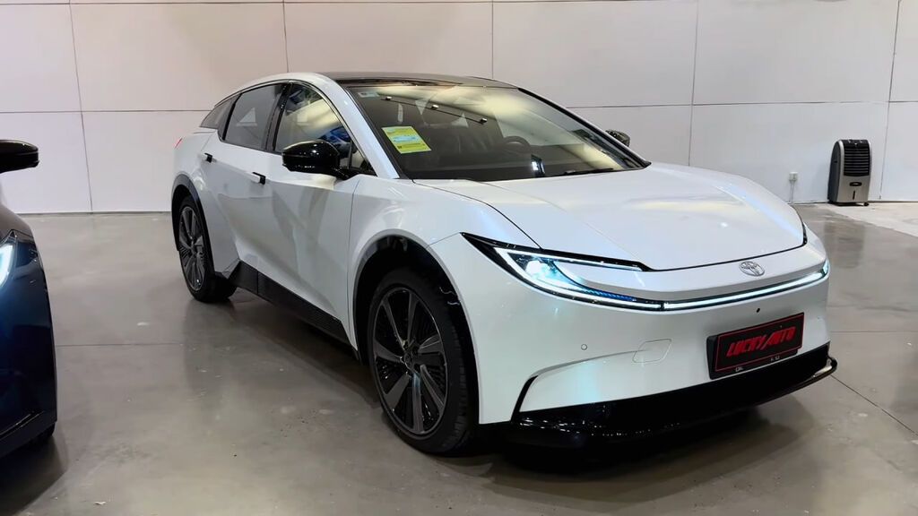 Toyota : 2026 г., Электромобиль: фото 2