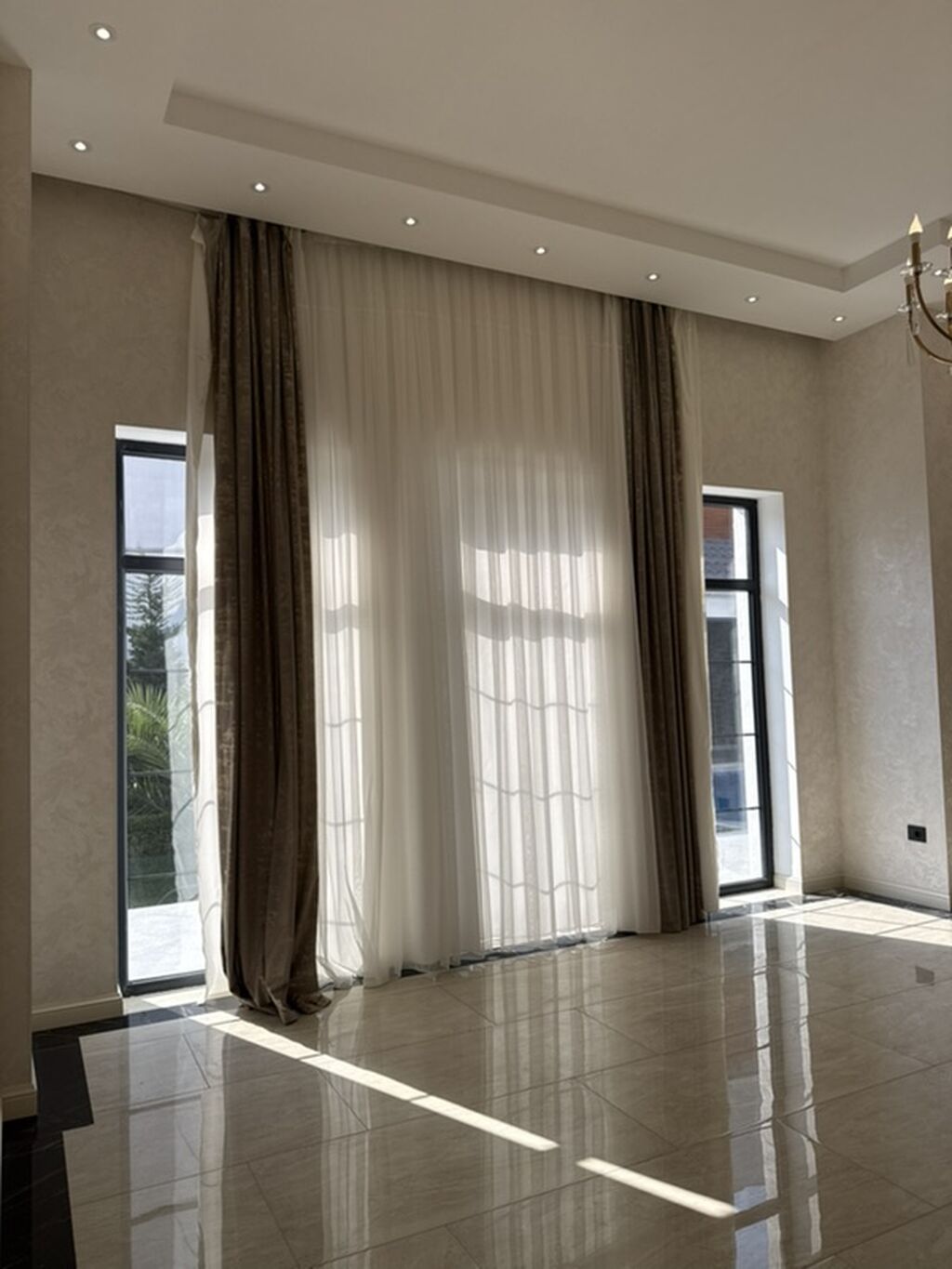 5 otaqlı, 216 kv. m, Yeni təmirli