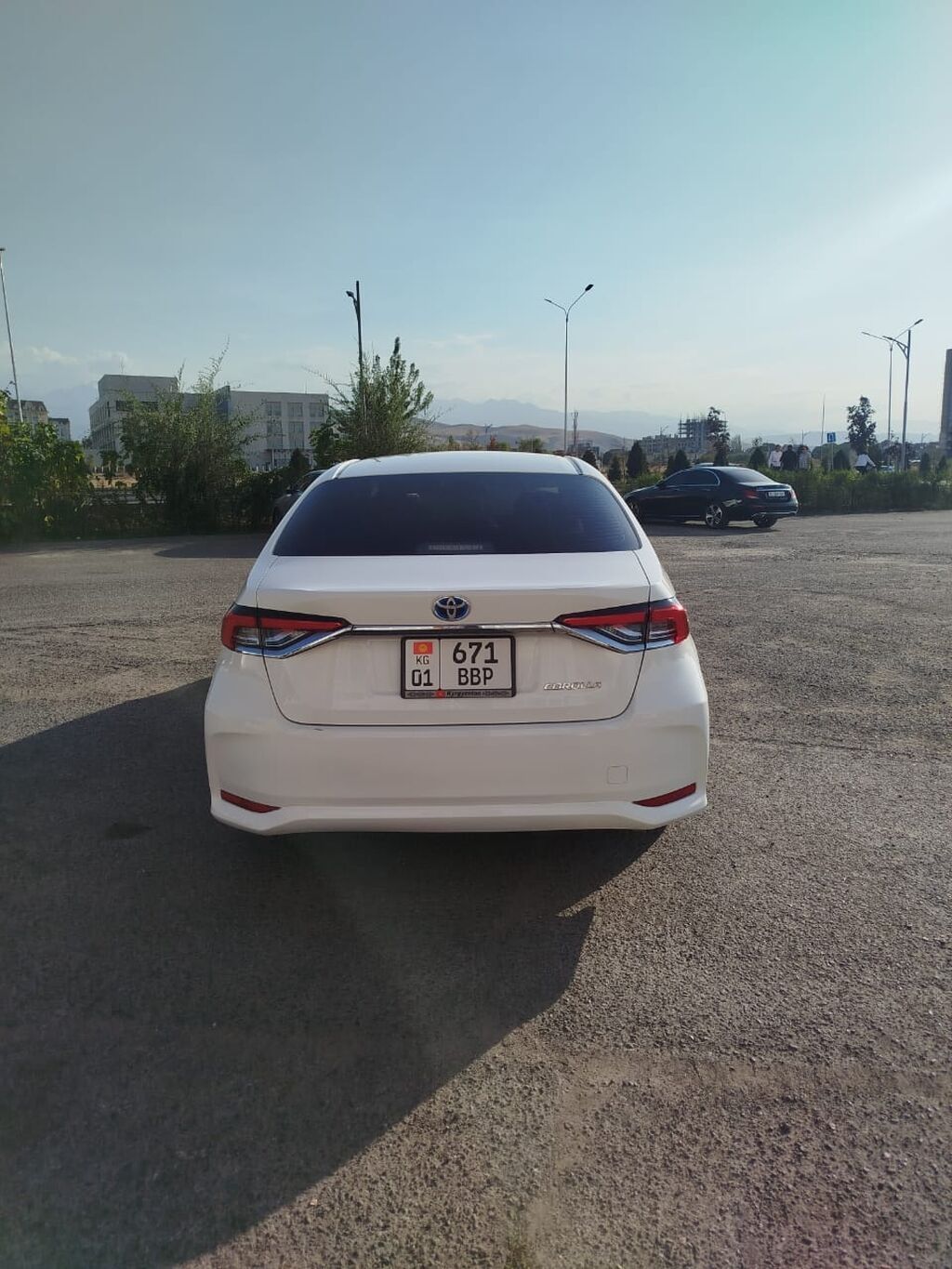 Toyota Corolla: 2021 г., 1.8 л, Вариатор, Гибрид, Седан: фото 2
