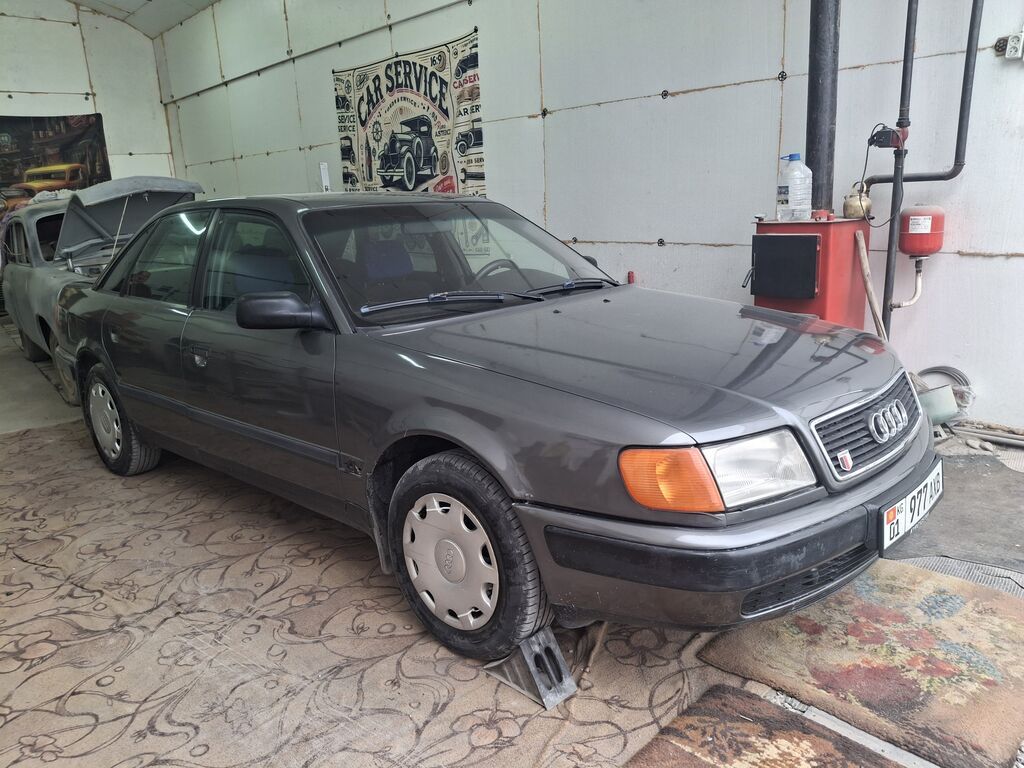 Audi 100: 1991 г., 2 л, Механика, Бензин, Седан: фото 2