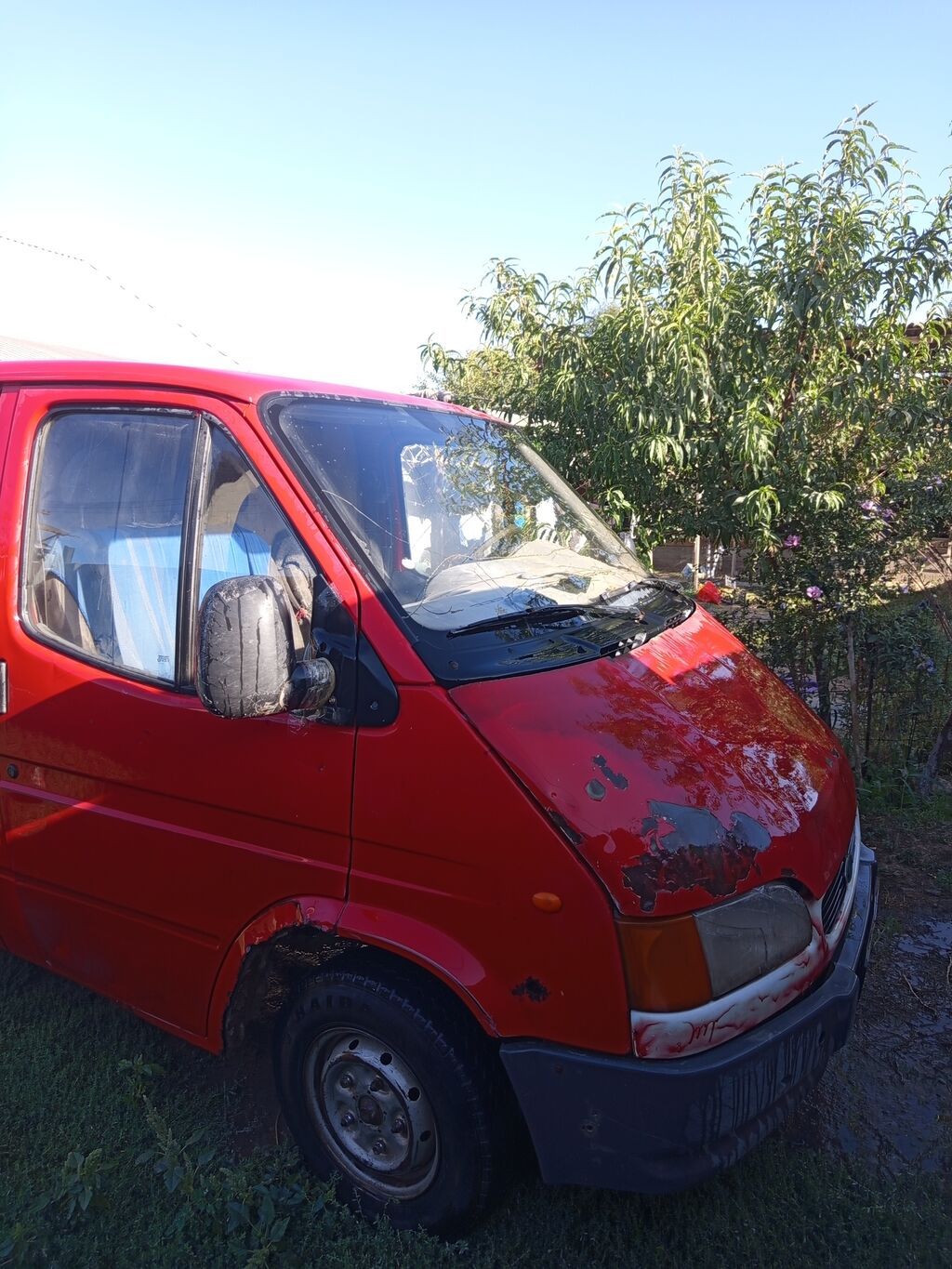 Ford Transit фургон, красный цвет, кузов цельнометаллический: фото 4