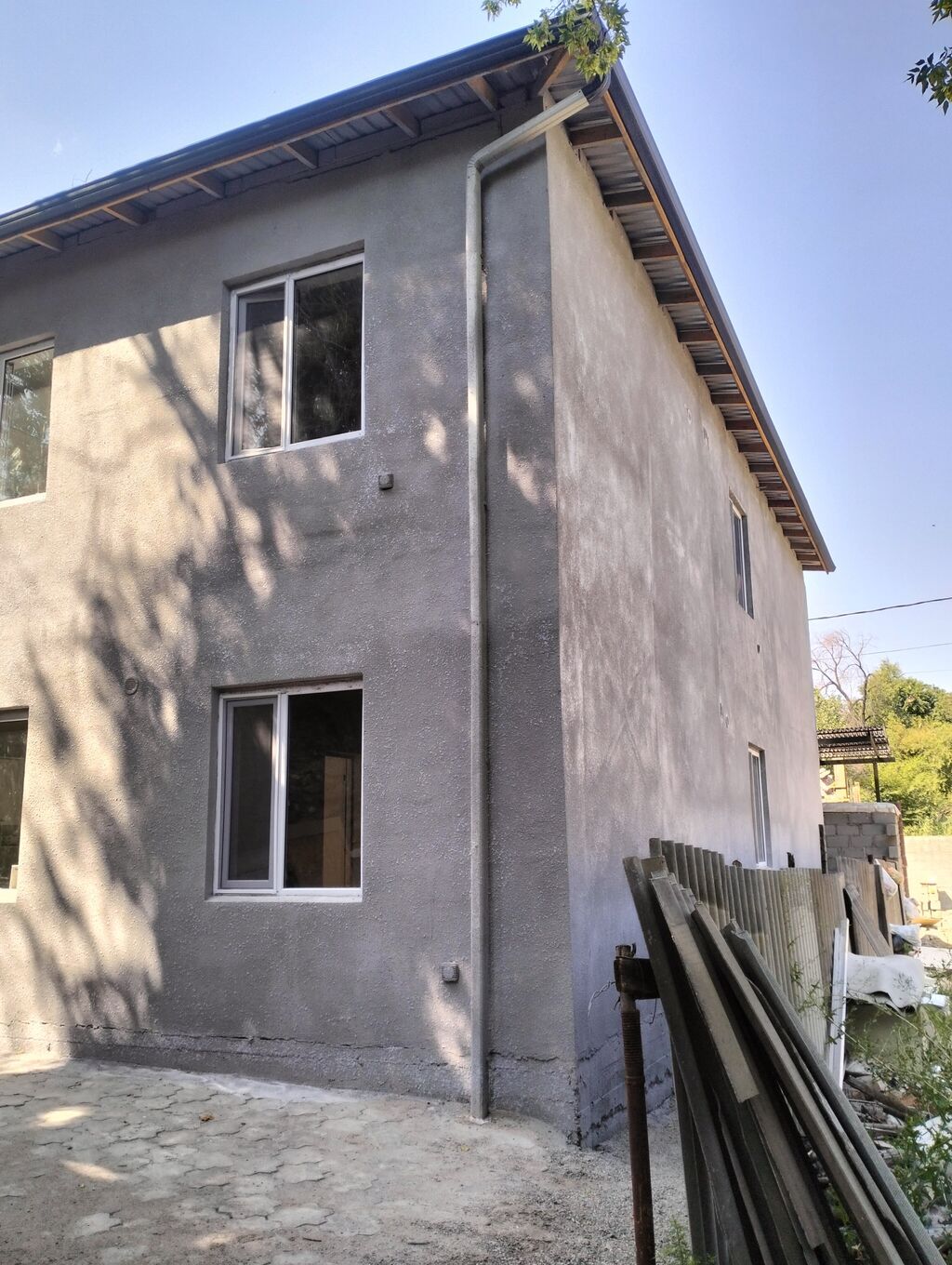Жаңы салынган 11 квартира баары бүткөн квартирантар жашайт: фото 2