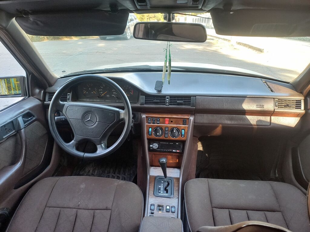 Mercedes-Benz E-Class: 1994 г., 2.2 л, Автомат, Бензин, Седан: фото 5