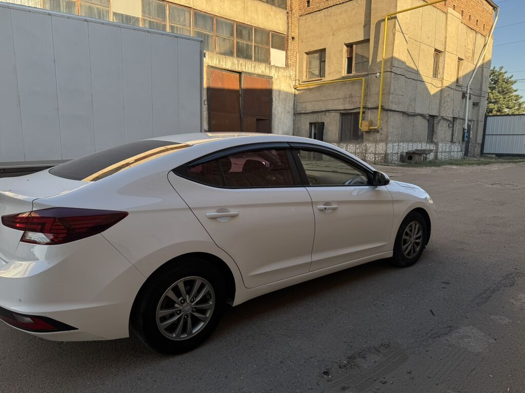 Hyundai Elantra: 2019 г., 1.6 л, Газ, Седан: фото 5