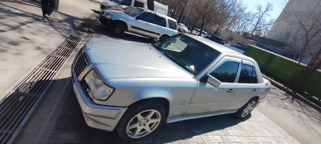 Mercedes-Benz E-Class: 1994 г., 2.2 л, Механика, Бензин, Седан: фото 2