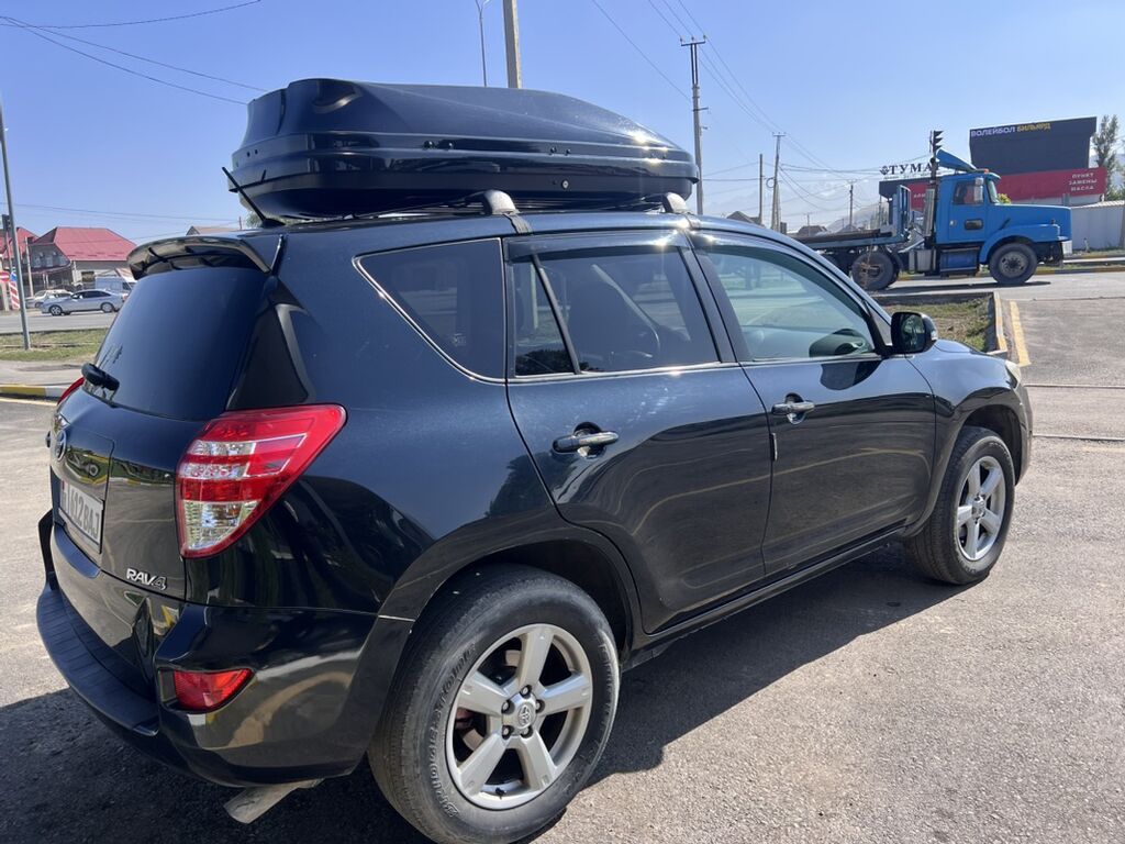 Toyota RAV4: 2010 г., 2 л, Автомат, Бензин, Кроссовер: фото 4
