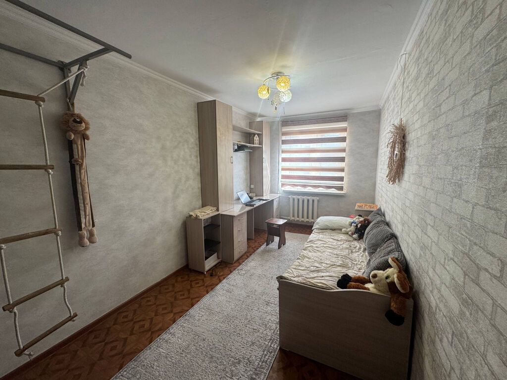 3 комнаты, 66 м², 8 мкр 104 серия, 3 этаж, Евроремонт: фото 1