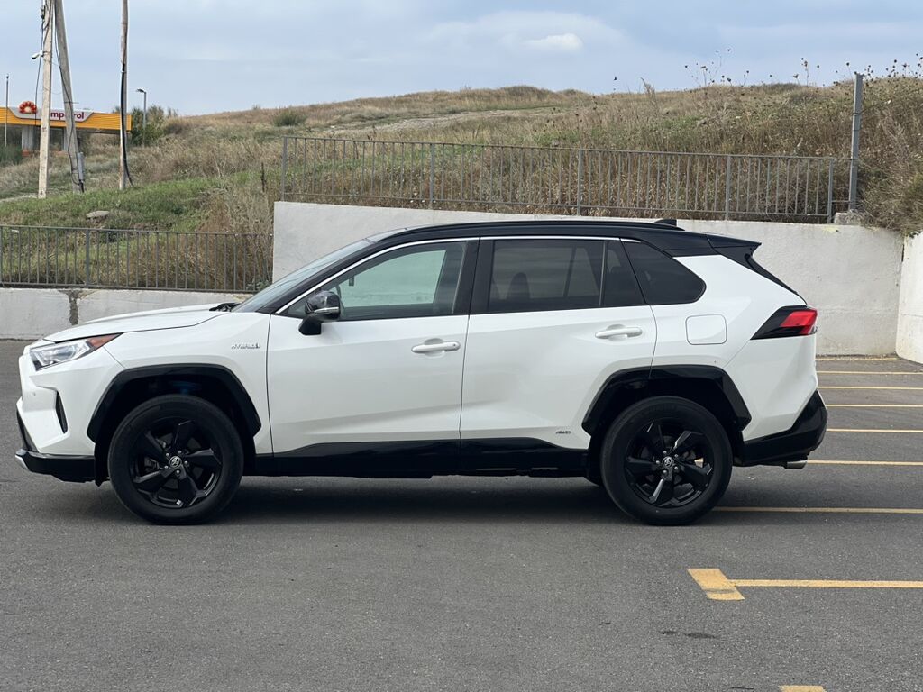 Toyota RAV4: 2021 г., 2.5 л, Автомат, Гибрид, Кроссовер: фото 3