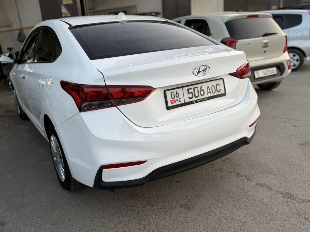 Hyundai Accent: 2018 г., 1.4 л, Автомат, Бензин, Седан: фото 3