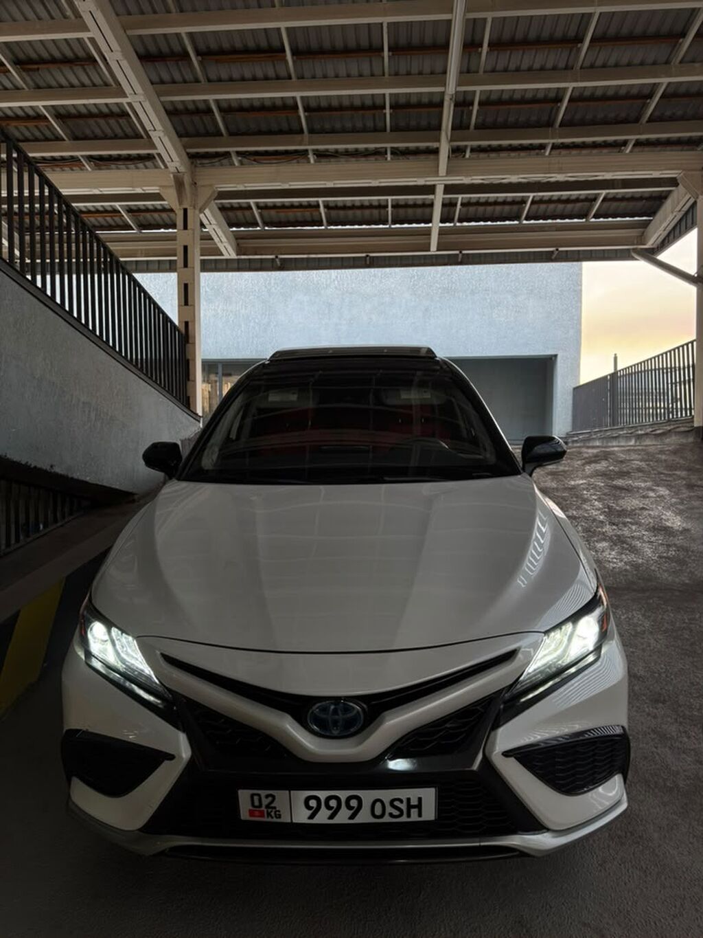 Toyota Camry: 2021 г., 2.5 л, Вариатор, Гибрид, Седан: фото 8