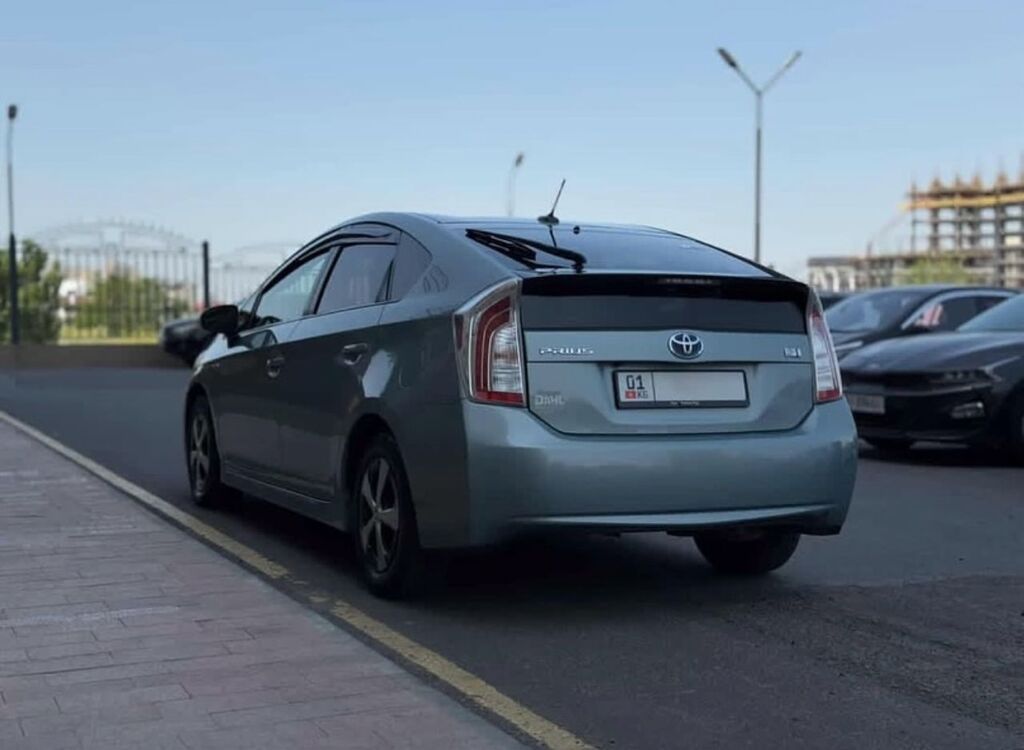 Toyota Prius: 2013 г., Вариатор, Гибрид, Хэтчбэк: фото 7
