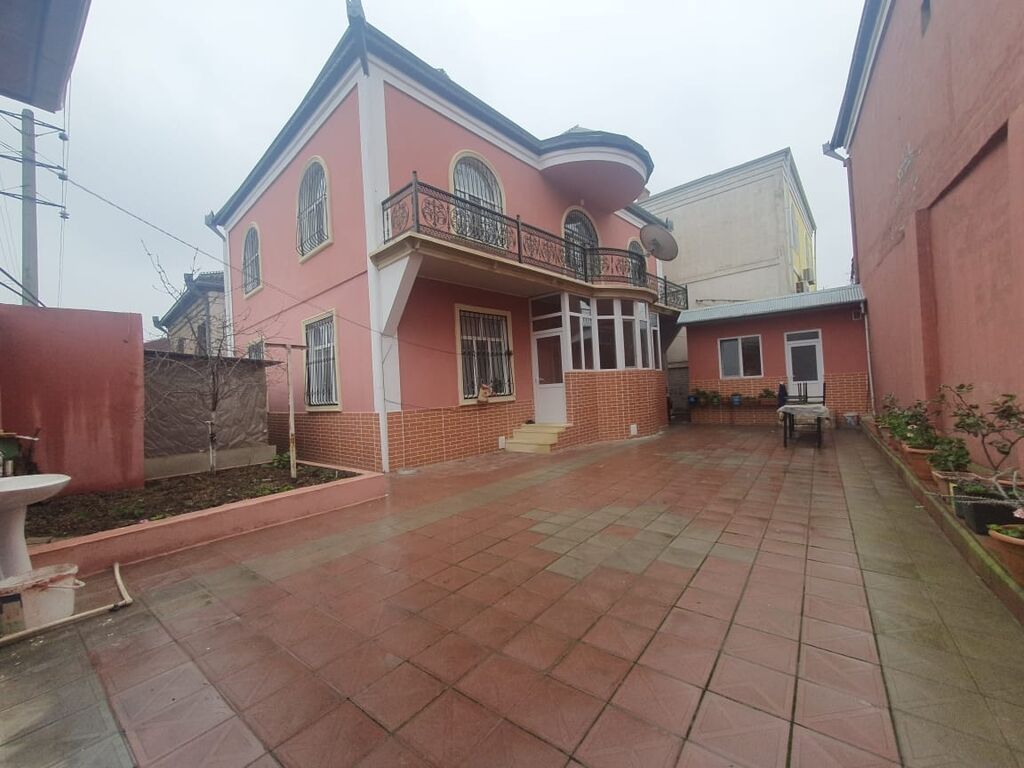 Bakıxanov qəs. 6 otaqlı, 200 kv. m, Yeni təmirli