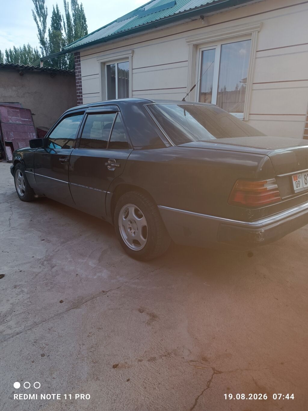 Mercedes-Benz E-Class: 1992 г., 2 л, Механика, Бензин, Седан: фото 4